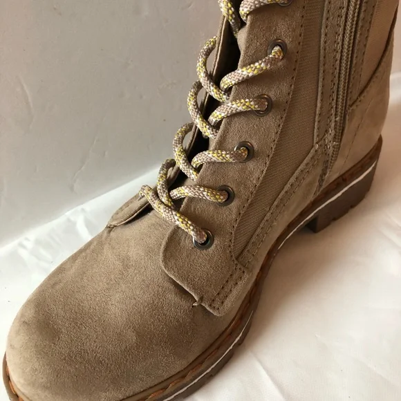 SM New York Beige Combat Boots - Picture 4 of 13